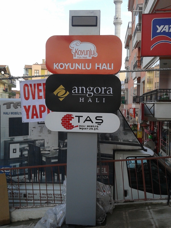 Yol Kenarı Totem Tabelası